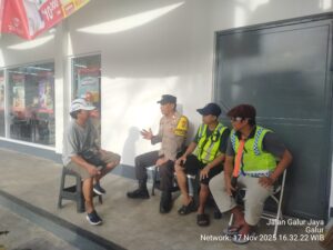 Aiptu Baktiar Bhabinkamtibmas Galur Sambang Mini Market, Wujudkan Lingkungan Aman dan Nyaman