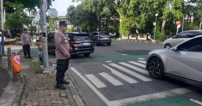 
					Kapolsubsektor Cut Mutia Siaga Sore, Atur Padat Lalin di Tl Cokroaminoto