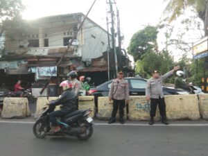 Kapolsek Johar Baru Lakukan Pengecekan Pengaturan Lalu Lintas, Pastikan Personel Hadir di Titik-Titik Padat