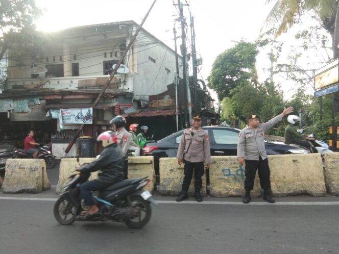 
					Kapolsek Johar Baru Lakukan Pengecekan Pengaturan Lalu Lintas, Pastikan Personel Hadir di Titik-Titik Padat