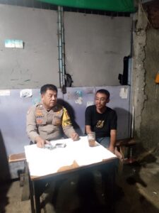Sambangi Pos Kamling RW 02, Bhabinkamtibmas Tanah Tinggi Perkuat Deteksi Dini dan Cegah Kerawanan Lingkungan