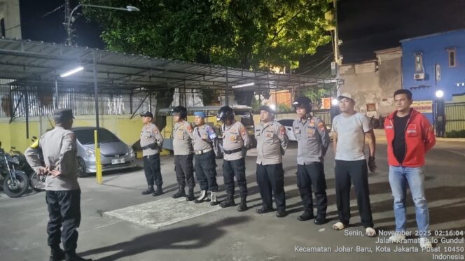
					Polsek Johar Baru Gelar Apel Patroli Cipta Kondisi, Tegaskan Kesiapsiagaan Antisipasi Gangguan Kamtibmas