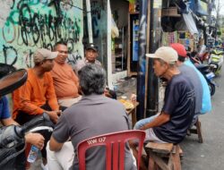 Sambang Warga RW 07 Galur, Bhabinkamtibmas Ajak Warga Perkuat Komunikasi dan Jaga Kamtibmas