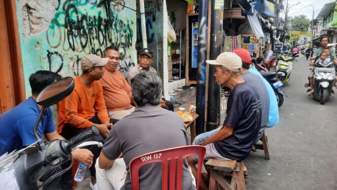 
					Sambang Warga RW 07 Galur, Bhabinkamtibmas Ajak Warga Perkuat Komunikasi dan Jaga Kamtibmas
