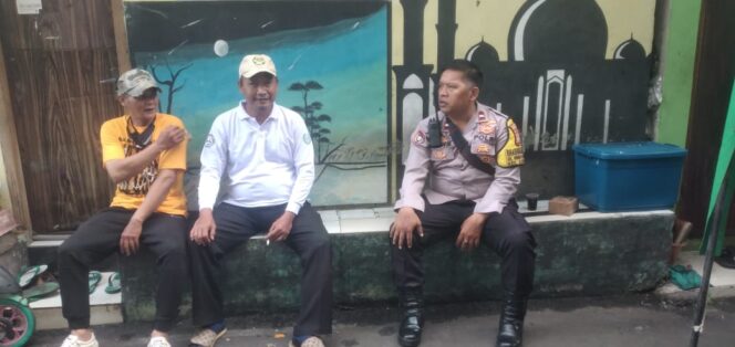 
					Polsek Kemayoran Gelar Cooling System di RW 07 Gunung Sahari Selatan, Warga Diajak Perkuat Keamanan Lingkungan