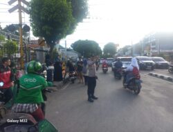 Pengamanan Pagi Hari, Polsek Kemayoran Kendalikan Lalin di Sekitar Stasiun