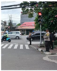Pengaturan Lalu Lintas Pagi di TL Pecenongan, Arus Kendaraan Terpantau Lancar