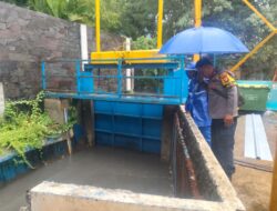 Bhabinkamtibmas Cek Rumah Pompa Air Benhil, Kesiapsiagaan Petugas Hujan Yang Melanda Jakarta