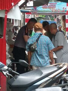 Bhabinkamtibmas Kebon Kacang Gelar Gerakan Pangan Murah Untuk Warga di RT 11/08