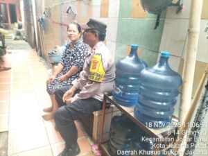 Bhabinkamtibmas Kelurahan Johar Baru Sambangi Korban Kejahatan, Beri Dukungan dan Imbauan Kamtibmas