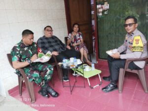 Bhabinkamtibmas dan Babinsa Patroli dan Sambang Lingkungan, Tekankan Waspada Curanmor di Kampung Rawa