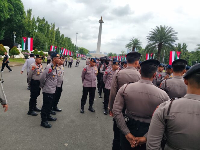 
					Polri Siap Layani Aksi Unjuk Rasa di Gambir, Kapolsek Sawah Besar Pimpin Apel Kesiapsiagaan