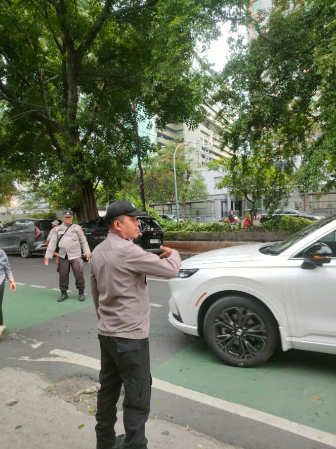 
					Polri Pastikan Lalu Lintas Tetap Lancar di Kebon Kacang Raya, pada Puncak Mobilitas