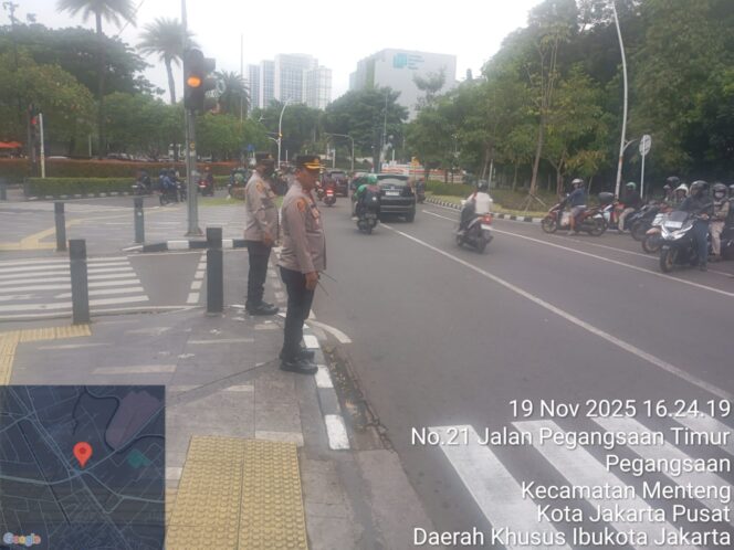 
					Wakapolsek Metro Menteng Terjun ke Lapangan, Atur Lalin Padat Sore di Megaria