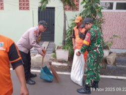 Tertibkan PKL dan Bangunan Liar, Tiga Pilar Johar Baru Gelar “Rabu Tertib” di RW 09