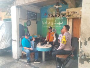 Bhabinkamtibmas Johar Baru Patroli Dialogis dan Sambang Door-to-Door RW 11