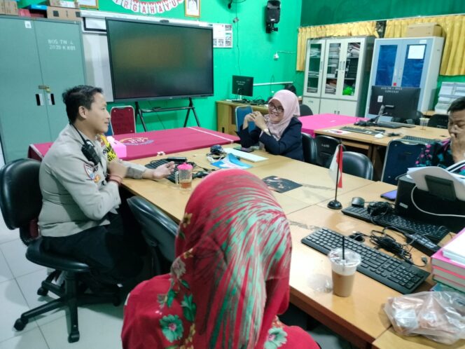 
					Sambang Sekolah, Polisi Ajak Guru dan Staf Tingkatkan Keamanan Area Pendidikan
