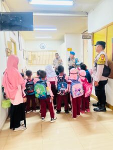 Polsek Kemayoran Terima Kunjungan Murid TK Al-Ikhsan, Kapolres: Polisi Adalah Sahabat Anak Sejak Dini