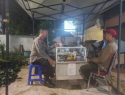 Bhabinkamtibmas Kebon Kacang Patroli Dan Sambangi Poskamling RW 10, Antisipasi Kejahatan Malam Hari