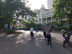 Antisipasi Jam Sibuk, Personel Polsek Kemayoran Kawal Arus Pagi di Jalan Casa