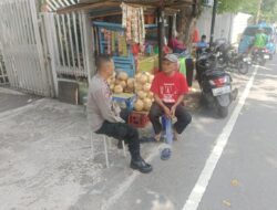Bhabinkamtibmas Petojo Utara Intensif Sambang Warga, Ajak Tingkatkan Kewaspadaan dan Deteksi Dini Kamtibmas