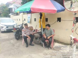 Aiptu Sunarto Bhabinkamtibmas Johar Baru Intensifkan Patroli Dialogis dan Sambang Door to Door di RT 13/RW 06