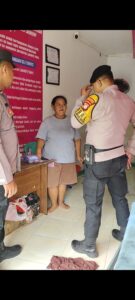 Patroli Jalan Kaki Polsek Johar Baru Tingkatkan Keamanan di Wilayah Tanah Tinggi