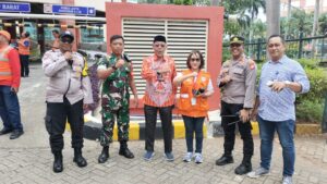 Polsek Kemayoran Pantau Simulasi Evakuasi Kebakaran di ITC Cempaka Mas