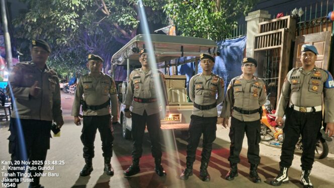 
					Patroli Cipta Kondisi Polsek Johar Baru Antisipasi Gangguan Kamtibmas di Malam Hari