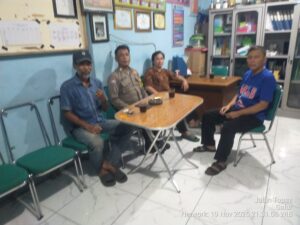 Perkuat Keamanan Warga, Bhabinkamtibmas Galur Intensifkan Sambang Pos Kamling