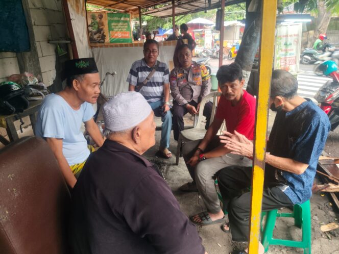 
					Polisi Gencarkan Patroli Lingkungan Bersama Ketua RW 06 Benhil, Ingatkan Pedagang UMKM dan Warga Jaga Kamtibmas