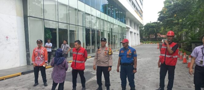 
					Simulasi Kebakaran Menteng Park, Polisi Pastikan Latihan Tanggap Darurat Berjalan Aman
