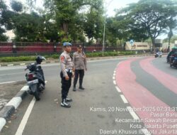 Pelayan Pagi Hari Polsek Sawah Besar Perketat Pengaturan Lalu lintas, Jamin Kelancaran Jalan Warga
