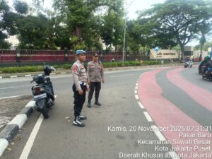 Pelayan Pagi Hari Polsek Sawah Besar Perketat Pengaturan Lalu lintas, Jamin Kelancaran Jalan Warga