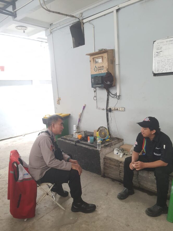 
					Bhabinkamtibmas Kartini Gencarkan Sambang di SPBU Pertamina