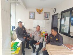 Sambang Bhabinkamtibmas Pasar Baru Di Area Publik PT Pos Indonesia