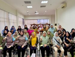 Polwan Jaga Jakarta Edukasi PKK Kramat soal Bahaya Kekerasan dan Perlindungan Perempuan