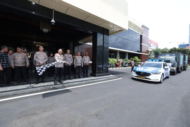 
					Polda Jatim Berangkatkan Bantuan Kemanusiaan untuk Warga Terdampak Erupsi Semeru