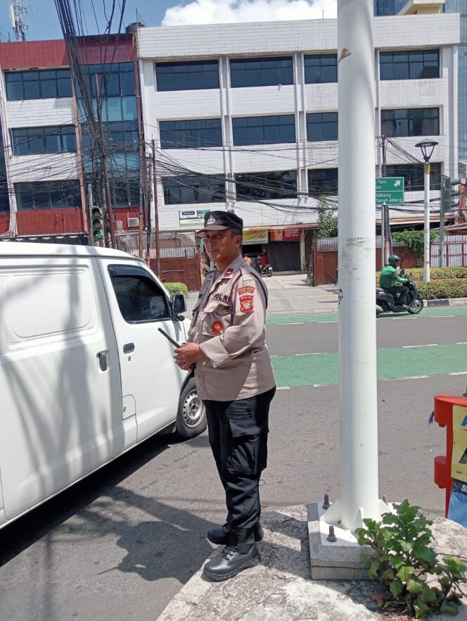 
					Respons Cepat Polsek Metro Menteng, Aduan Warga Melalui Barcode Curhat Kamtibmas Ditindaklanjuti