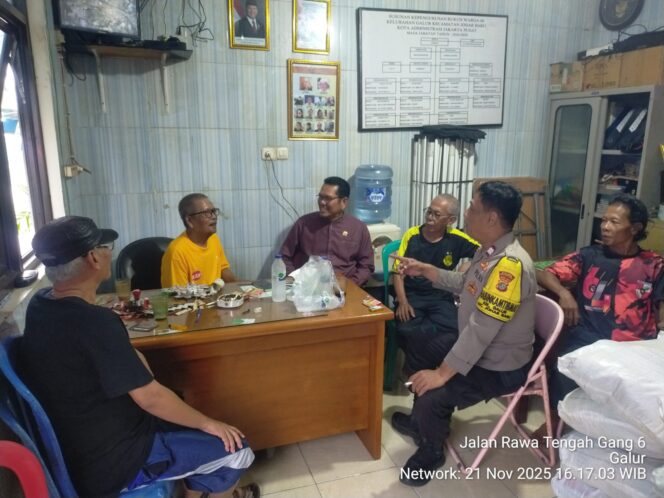 
					Bhabinkamtibmas Kelurahan Galur Sambangi Balai Warga RW 06, Perkuat Komunikasi dan Deteksi Dini Kamtibmas