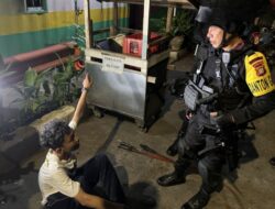 Patroli Malam Brimob Metro Jaya Amankan Pelaku Tawuran di Jakarta Pusat
