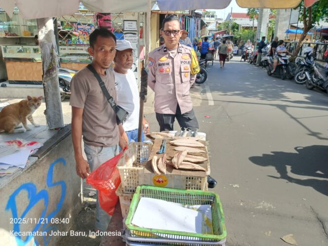 
					Polri Hadir di Tengah Warga: Bhabinkamtibmas Kampung Rawa Perkuat Silaturahmi dan Keamanan di Pasar Gembrong