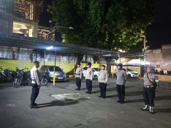 
					Polsek Johar Baru Gelar Apel Patroli Skala Sedang, Perkuat Antisipasi Guantibmas di Jam Rawan