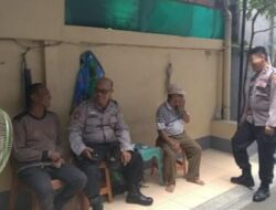 Unit Samapta Polsek Cempaka Putih Laksakan Kegiatan “Sahabat Patroli Polisi” Dan Tempel Stiker Barcode “Curhat Kamtibmas”