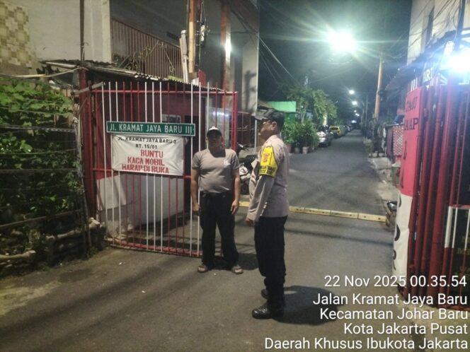 
					Sambang dan Cooling System, Bhabinkamtibmas Johar Baru Perkuat Poskamling RT 15/RW 01