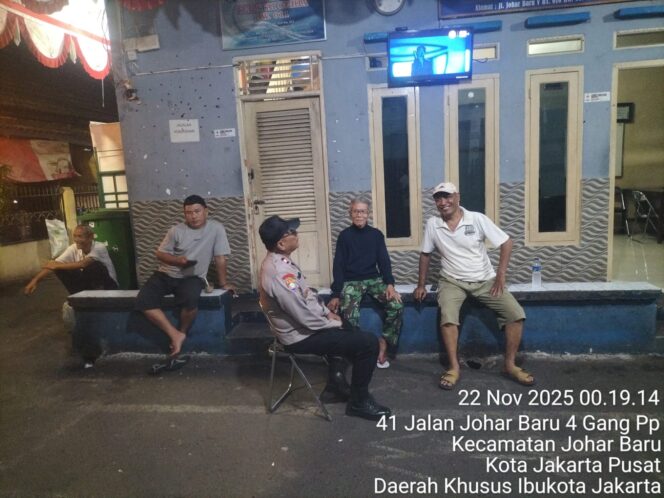 
					Patroli Dialogis dan Sambang Warga RW 11, Polsek Johar Baru Tingkatkan Kewaspadaan Lingkungan