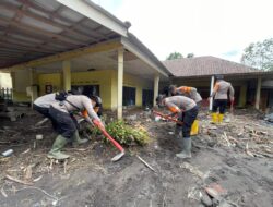 Satbrimob Polda Jawa Timur Perkuat Operasi Kemanusiaan Pasca Erupsi Semeru