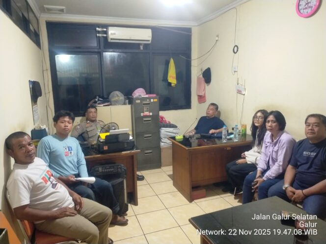 
					Problem Solving, Bhabinkamtibmas Galur Selesaikan Masalah Warga Secara Kekeluargaan