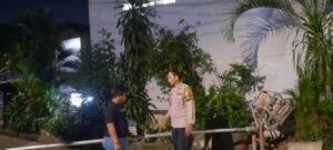 Patroli Malam Bhabinkamtibmas Kunjungi Siskamling RW 16 Kebon Melati Yang Selalu Aktif Menjaga Lingkungan