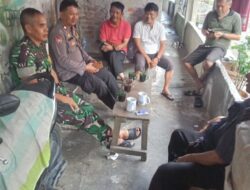 Bhabinkamtibmas dan Babinaa Kebon Kacang Saling Koordinasi Dengan Warga RW 09 Memastikan Wilayah Kondusif